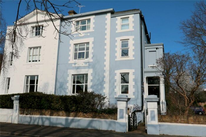 2 Bedroom Flat For Sale In Anglesea Road, Kingston Upon Thames, KT1