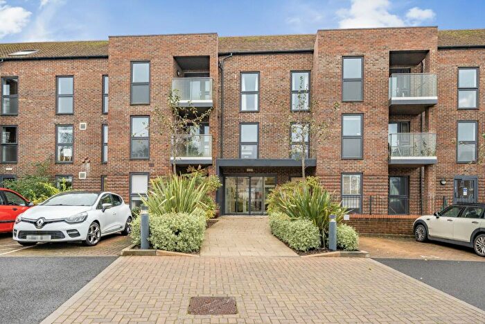 2 Bedroom Retirement Property For Sale In Lower Turk Street, Alton, Hampshire, GU34