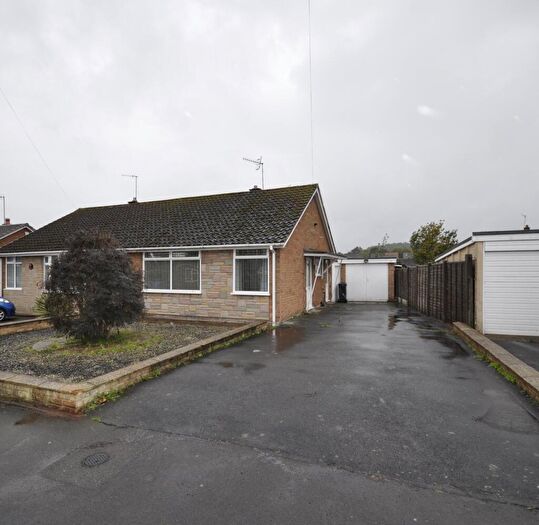 2 Bedroom Bungalow For Sale In Fairlawn Drive, Kingswinford, DY6