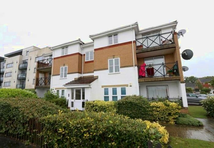 2 Bedroom Flat To Rent In Princess Alice Way, London, SE28