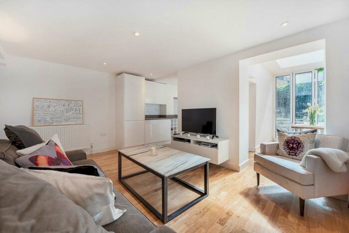 1 Bedroom Apartment To Rent In Methley Street, SE11