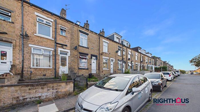 3 Bedroom Terraced House For Sale In Harlow Road, Bradford, BD7