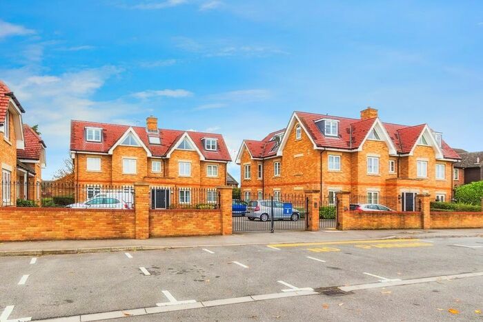 2 Bedroom Flat To Rent In High Street, Iver, SL0