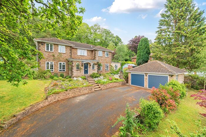 4 Bedroom Detached House For Sale In Stoatley Rise, Haslemere, GU27