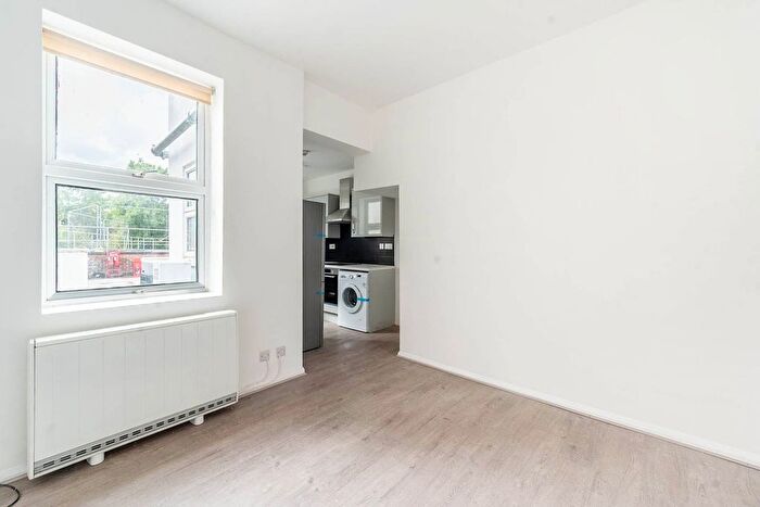 2 Bedroom Flat To Rent In Bridge Street, Pinner, HA5