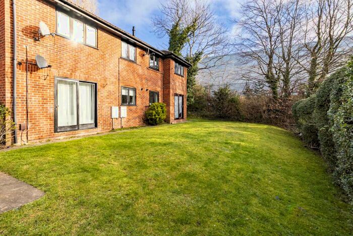 2 Bedroom Apartment To Rent In Tucked Away Location, HP2