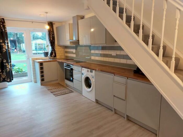 Maisonette To Rent In Elmfield Way, South Croydon, Croydon, CR2