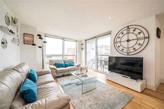 3 Bedroom Flat To Rent In Lanterns Way, Canary Wharf, E14