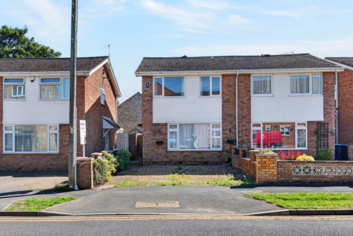 3 Bedroom Semi Detached House For Sale In Churchill Way, Burton Latimer, NN15