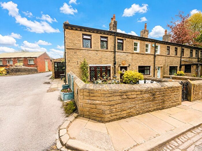 2 Bedroom Cottage For Sale In Brow Top, Clayton, Bradford, BD14
