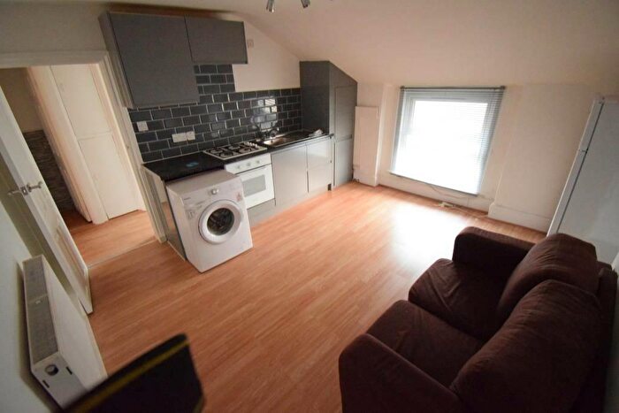 1 Bedroom Flat To Rent In Rye Hill Park, London, SE15