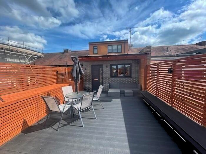 3 Bedroom Flat To Rent In High Street, Cheshunt, Waltham Cross, EN8