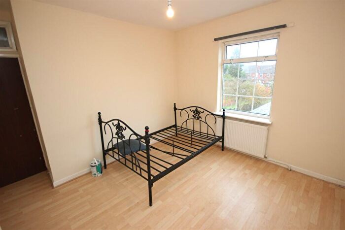 3 Bedroom End Of Terrace House For Sale In Green Lane, Halesowen, West Midlands, B62