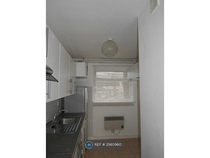 2 Bedroom Flat To Rent In Worcester Road, Cheadle Hulme, Cheadle, SK8