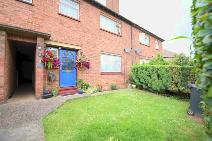 3 Bedroom Terraced House To Rent In Bluebell Close, Kettering, NN16