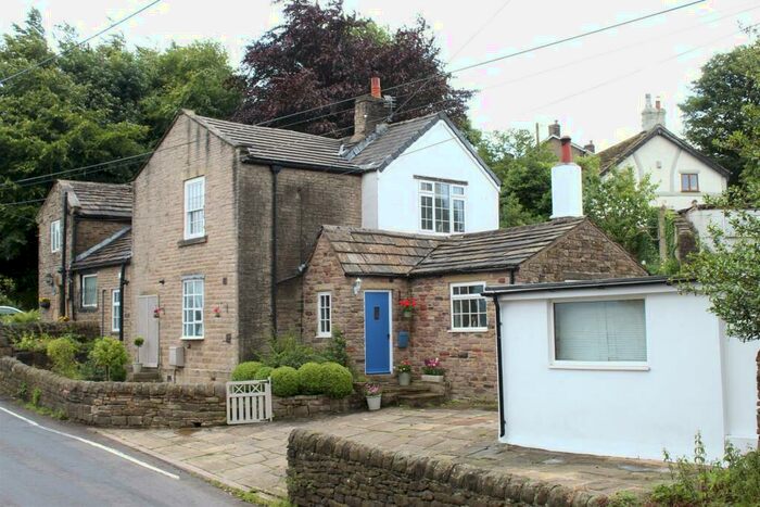 3 Bedroom Semi-Detached House For Sale In Town Lane, Charlesworth, Glossop, SK13