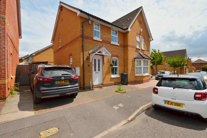 2 Bedroom End Of Terrace House To Rent In Karina Close, Chigwell IG7