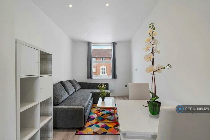 1 Bedroom Flat To Rent In East Finchley, London, N2