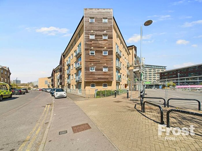 2 Bedroom Flat For Sale In Tilley Road, Feltham, Middesex, TW13