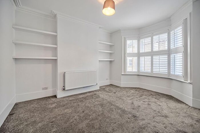 1 Bedroom Flat To Rent In Broughton Street, London, SW8