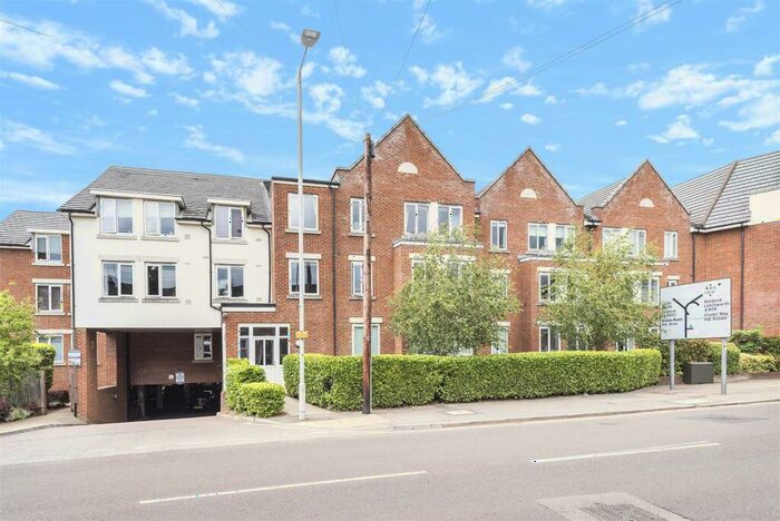 2 Bedroom Flat To Rent In Walsworth Road, Hitchin, SG4