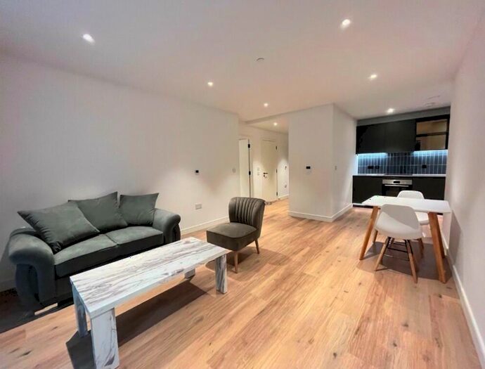 1 Bedroom Flat To Rent In Cedrus Avenue, Southall, UB1