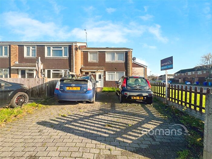 3 Bedroom Semi-Detached House For Sale In Selborne Avenue, Aldershot, Hampshire, GU11