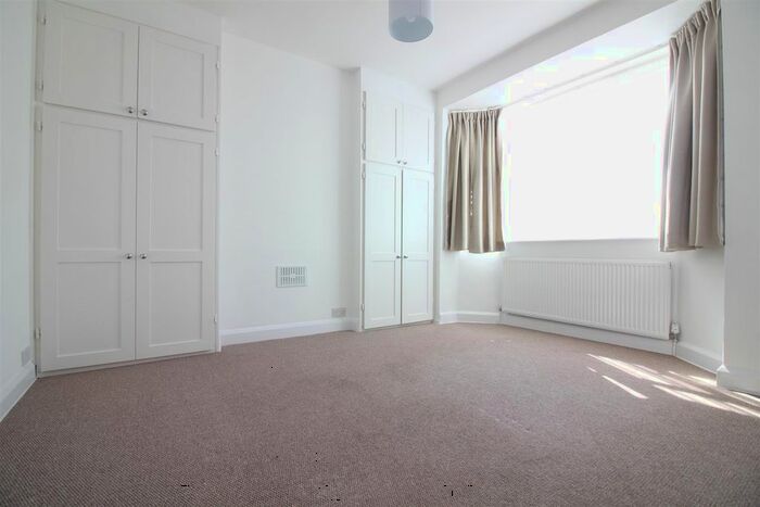 2 Bedroom Flat To Rent In Pole Hill Road, Hillingdon, Uxbridge, UB10