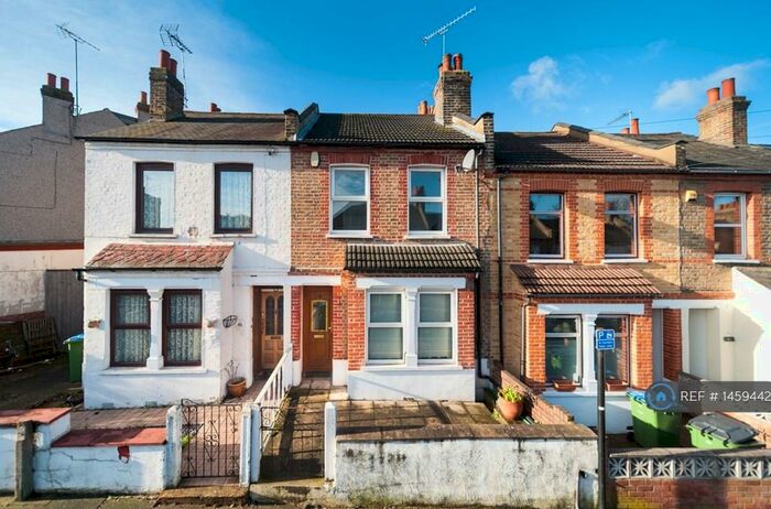 2 Bedroom Terraced House To Rent In Swingate Lane, London, SE18