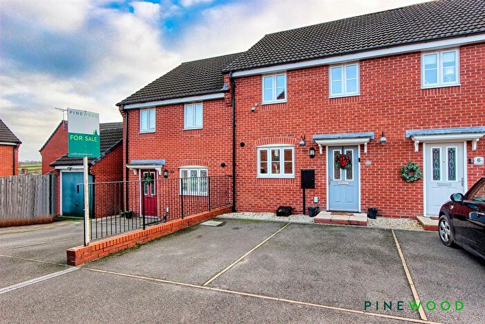 3 Bedroom Town House For Sale In Brackenfield Close, Grassmoor, Chesterfield, Derbyshire, S42
