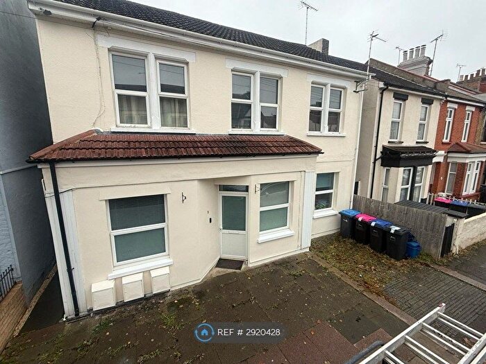 3 Bedroom Flat To Rent In Stromness Place, Southend-On-Sea, SS2