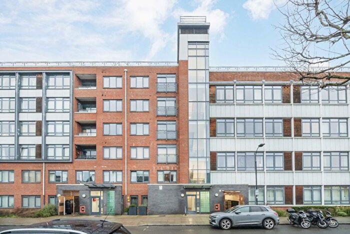 1 Bedroom Flat To Rent In Larden Road, London, W3