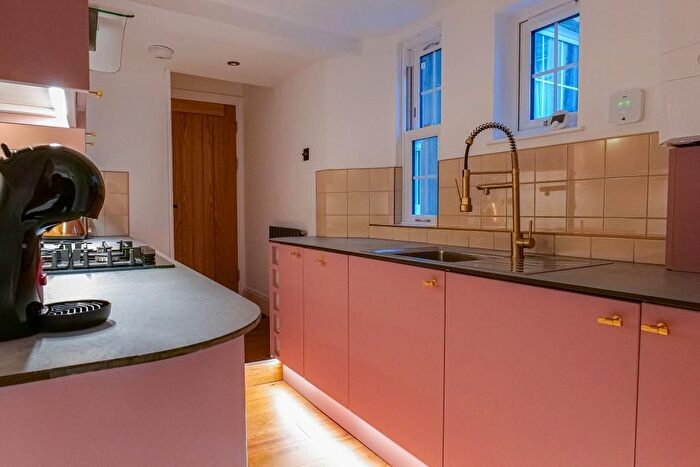 2 Bedroom Flat To Rent In Norfolk Square, Hove, BN1