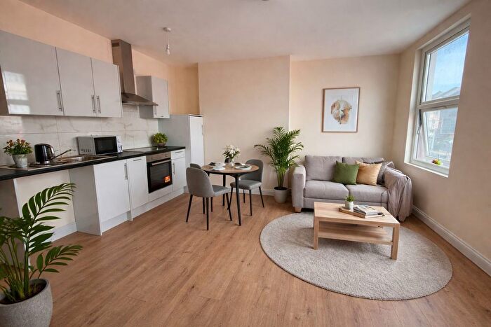 Studio To Rent In Uxbridge Road, London, W12