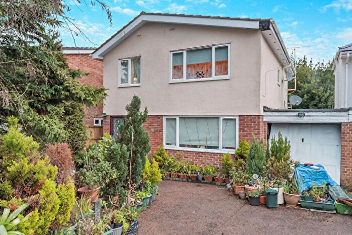 4 Bedroom Detached House For Sale In Silverthorne Drive, Reading, Berkshire, RG4