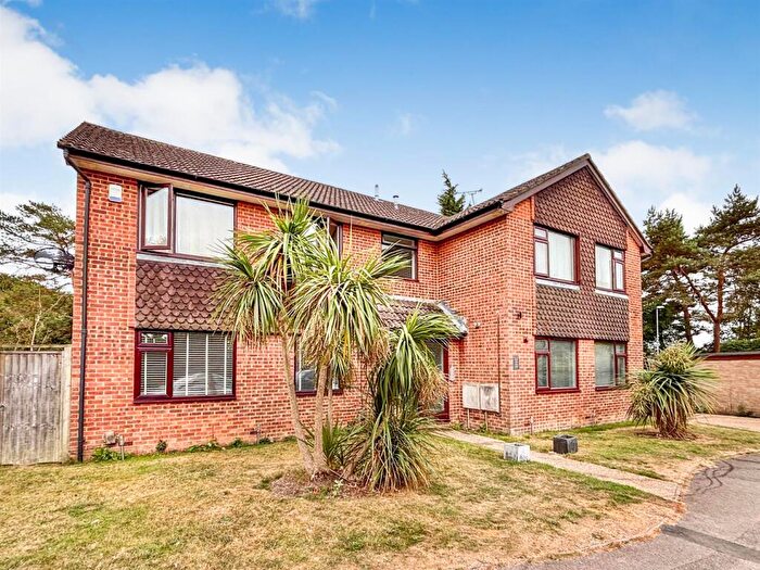 2 Bedroom Flat For Sale In Old Kiln Road, Upton, BH16