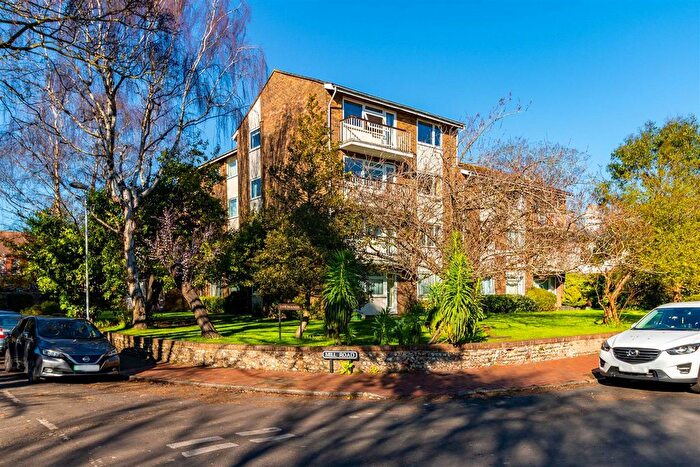 1 Bedroom Flat For Sale In Manor Road, Worthing, BN11