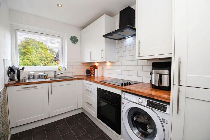 2 Bedroom Flat For Sale In Greenside Court, Eccles, M30