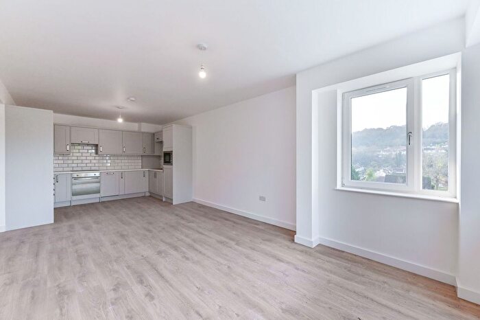 2 Bedroom Flat To Rent In Joyden Apartments, Croydon, Purley, CR8