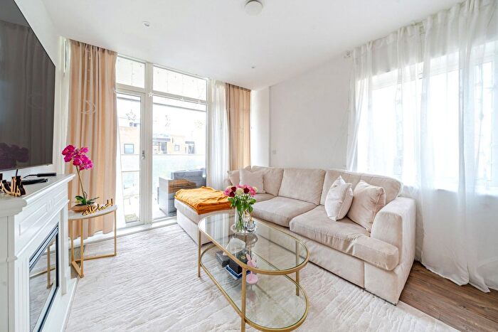 2 Bedroom Flat To Rent In Boulogne House, Frazer Nash Close, Isleworth, TW7