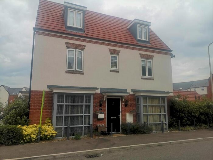 4 Bedroom Detached House To Rent In Wokingham, Berkshire, RG40