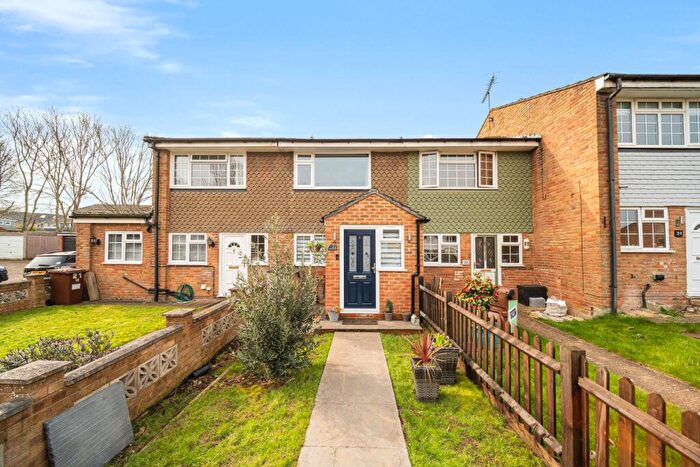 2 Bedroom Terraced House For Sale In Waverley Close, Chatham, Kent, ME5