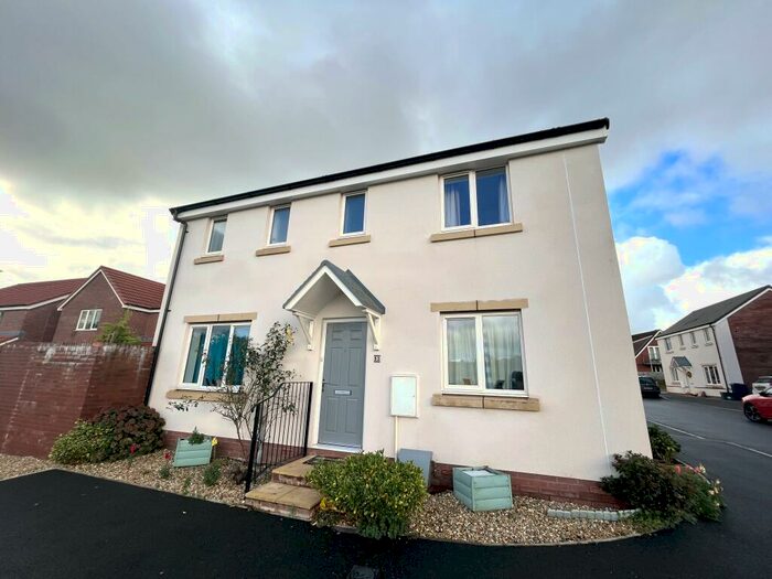 3 Bedroom Detached House To Rent In Willow Walk, Crediton, EX17