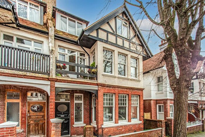 Studio To Rent In York Avenue, Hove, BN3