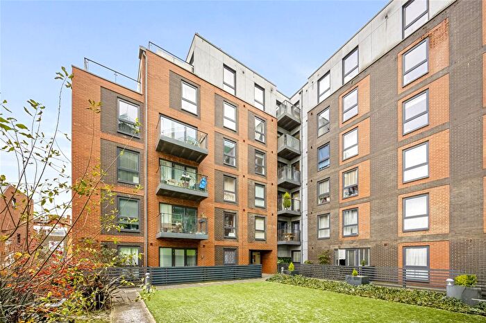 2 Bedroom Flat For Sale In Goldstone Lane, Hove, BN3