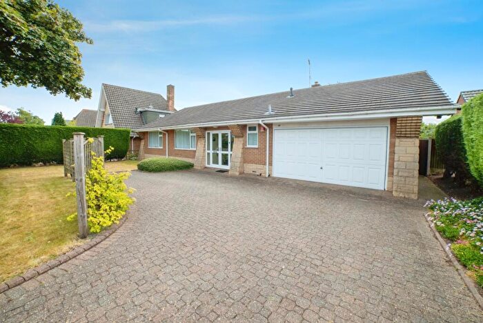 3 Bedroom Bungalow For Sale In Chatsworth Drive, Mansfield, Nottinghamshire, NG18