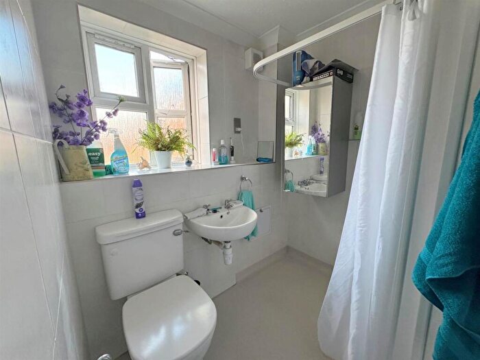2 Bedroom Flat For Sale In Hudson Close, Eastbourne, BN23