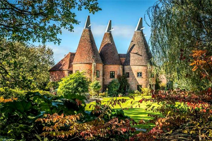 5 Bedroom Detached House For Sale In Marle Place Road, Horsmonden, Kent, TN12