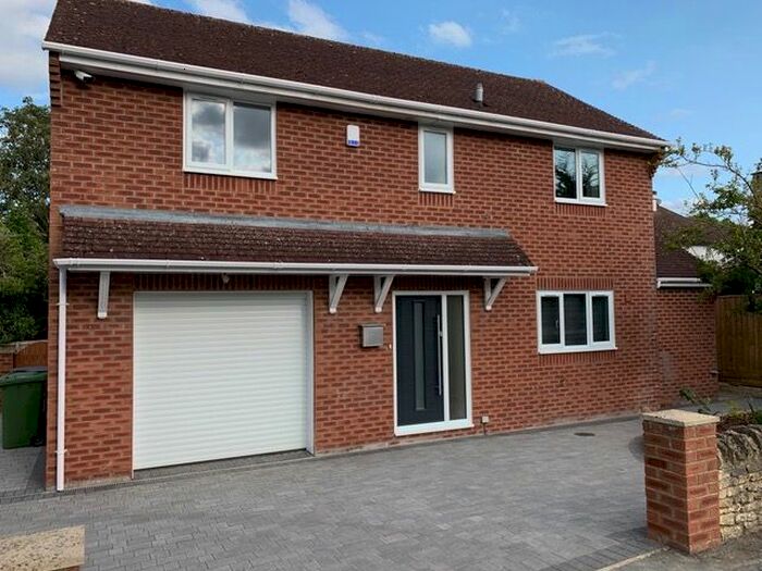 3 Bedroom Detached House To Rent In Sandringham Road, Swindon, SN3