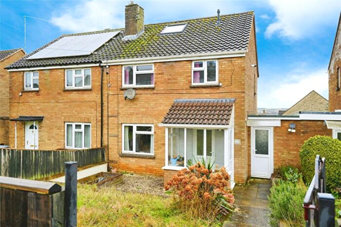4 Bedroom Semi-Detached House For Sale In Hailey Avenue, Chipping Norton, OX7